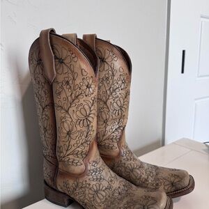 Circle G Floral Patterned Brown Heeled Boots